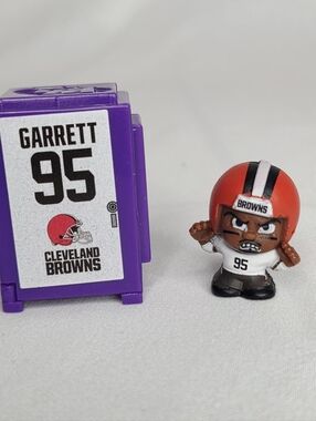 2025 NFL Teenymates Myles Garrett Alternate Uniform + Locker Series 13 Rare